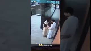 فتاة سعودية تتحرش بزميل لها في العمل