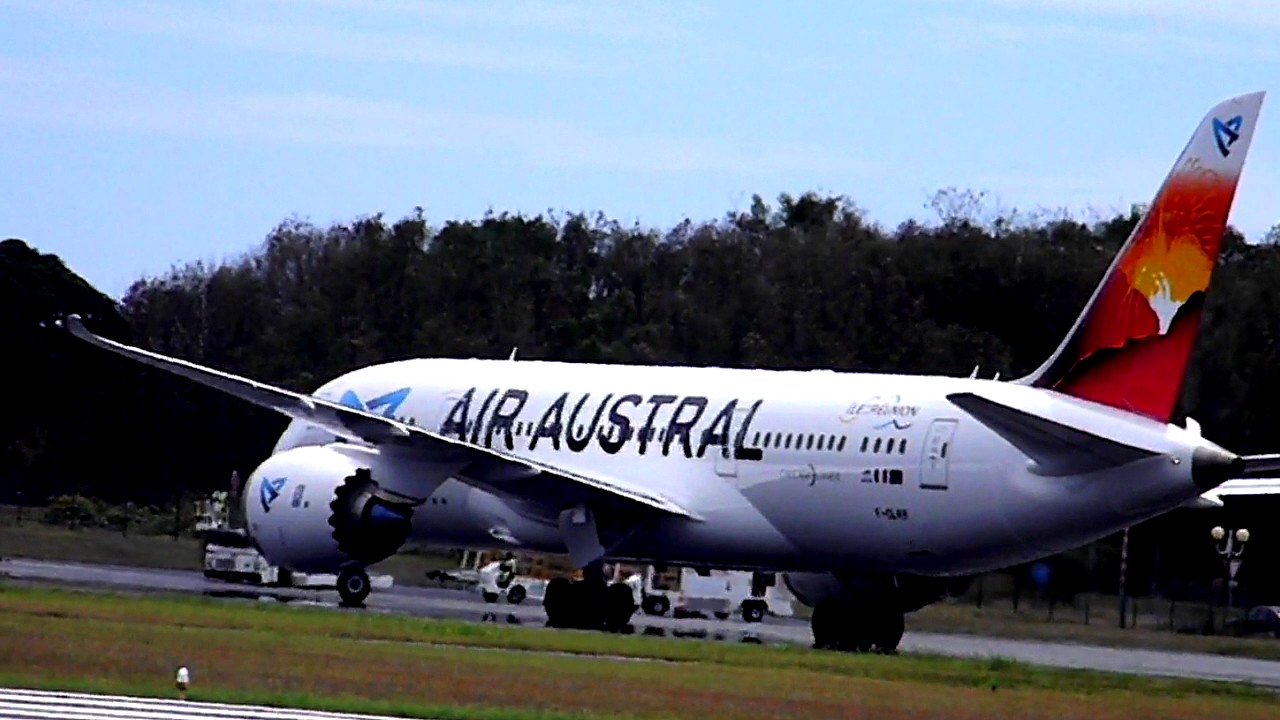 Spotting Mayotte 737/787 Landings and take off