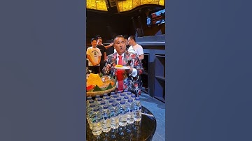 Thumbnail of BAGIAN 19 : HOTMAN PARIS memberikan nasi tumoeng ke salah satu BOS HWG