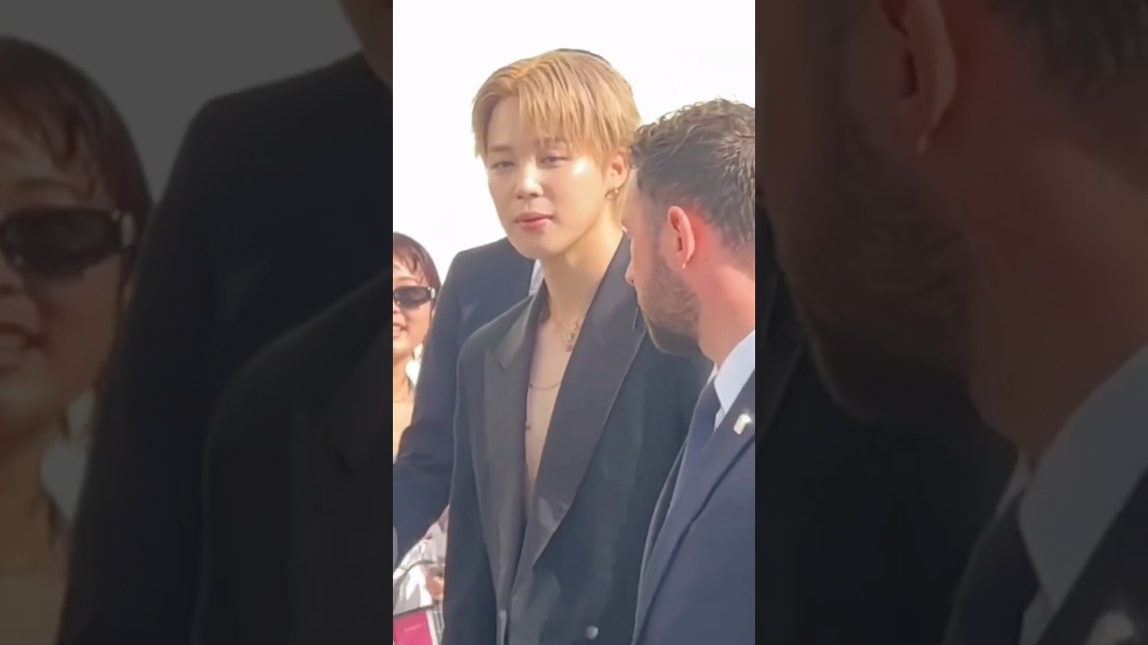 Чимин прибыл на показ женской весенней/летней коллекции Dior! #bts