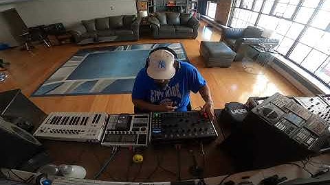 ISLA INSTRUMENTS S2400 12bit sampling drum machine (demo16)