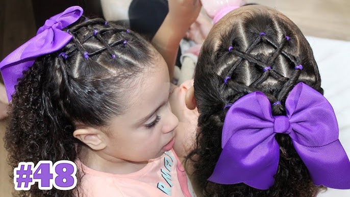 Menina pré-escolar com retrato de cabelo artificial com colarinho  ventilador de vista lateral ao ar livre com penteado infantil da moda