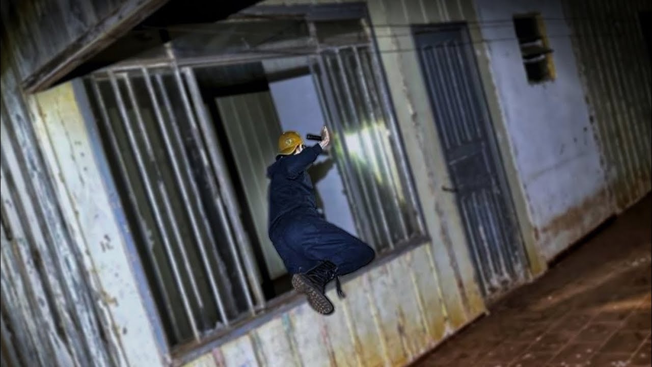 Это была самая большая ошибка – войти в этот дом с привидениями.