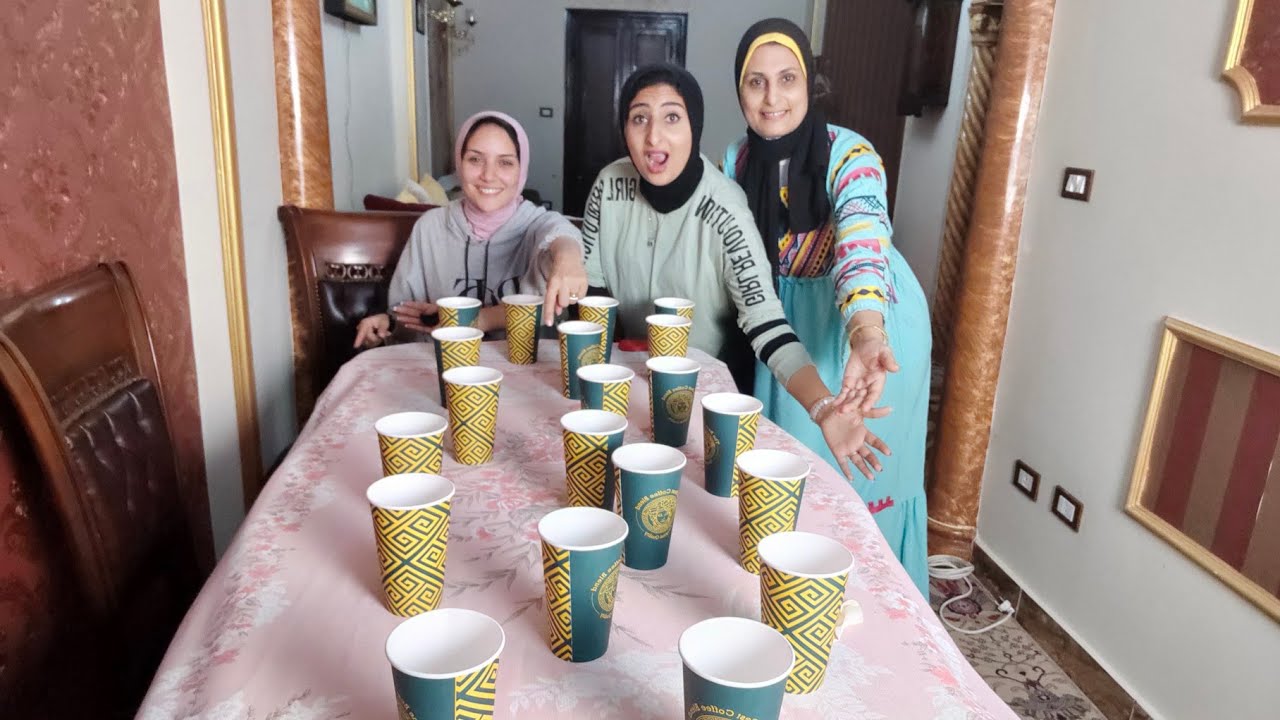 تحدي اسرع شخص يجمع اكبر عدد اكواب🥤 بدون اليد🙌 والعقاب ناااار🤕