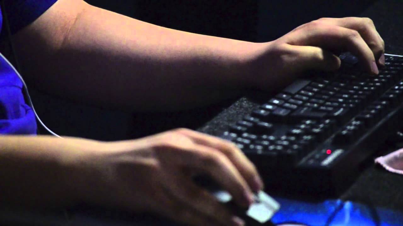 Starcraft 2 players at the Keyboard