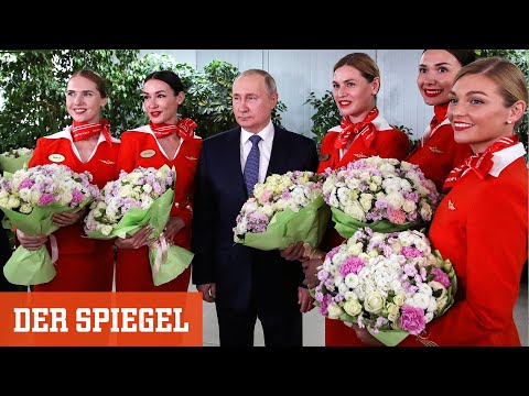 Bizarre Inszenierung: Putin besucht Flugbegleiterinnen | DER SPIEGEL