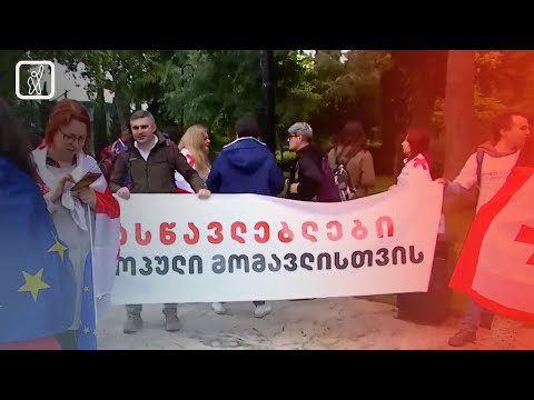 მასწავლებლების პროტესტი რუსული კანონის წინააღმდეგ