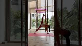 Strengthening the shoulders, core and legs #vasisthasana #sideplank #yogapose #yogapractice #yoga