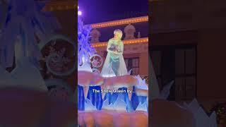 Anna, Elsa & Olaf n A Fantasy Christmas Parade at Disneyland 2022 ❄️ #shorts