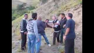 ABBASIN TEKNESİNDEN UÇARAK GELEN ADAM mecnun cezik arşiv
