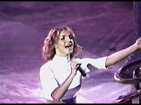 Britney Spears - Crazy 2K Tour @ Rosemont, Illinois (Chicago - Night 1 - Full Fancam) [VHS Source]