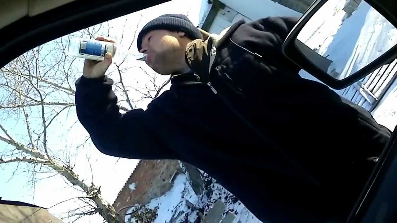 Сука сосет в машине