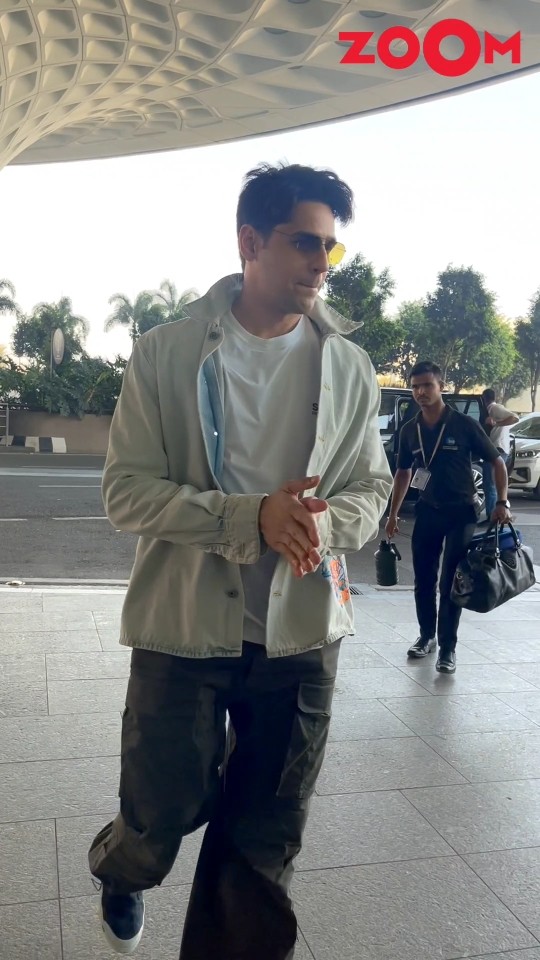 Sidharth Malhotra BRIEFLY poses for paps before heading for security check at the airport #shorts