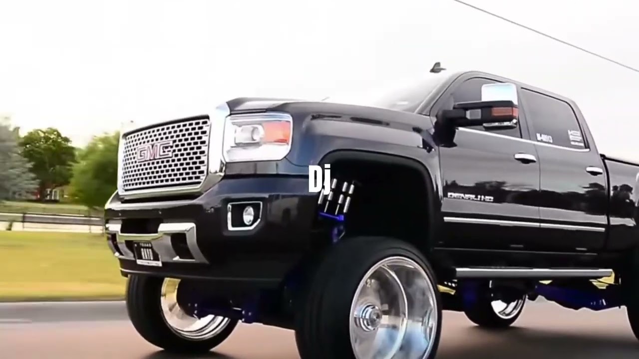 Peso Pluma-SANTAL 33 (CONCERT HALL)