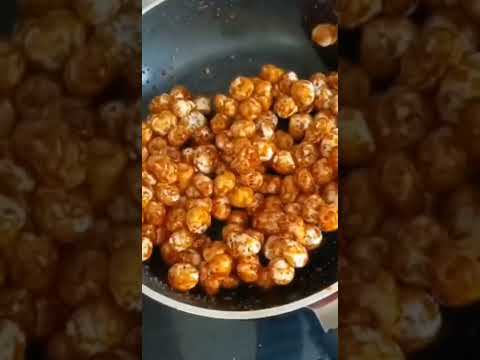 Gur Makhana |
