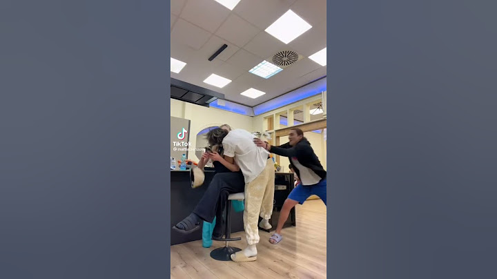 Mattia Zenzola bacia Isobel e Cricca li separa TikTok | Amici 22