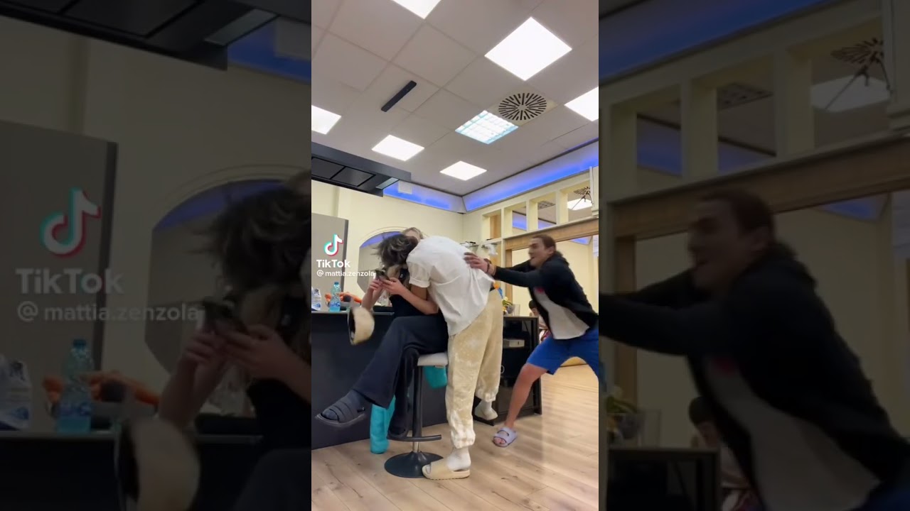 Mattia Zenzola bacia Isobel e Cricca li separa TikTok | Amici 22