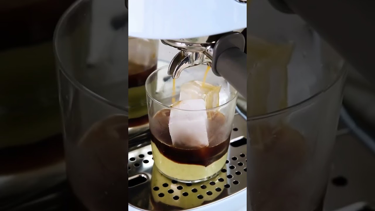 Recette Cold Brew Pistache : le café glacé tendance de l'été | SMEG ECF03