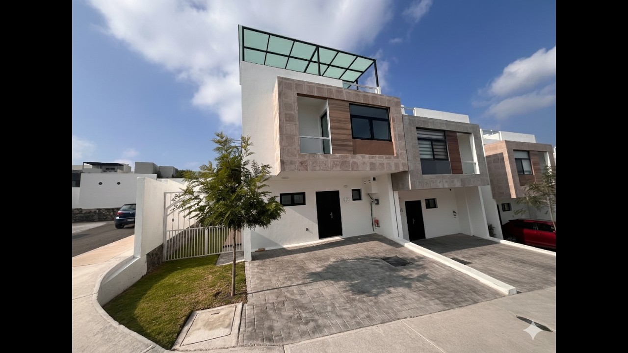 CASA DE 3 NIVELES CON ROOF GARDEN Y JARDÍN CON JACUZZI, ZIBATÁ, Qro.