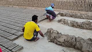 Soil brick making manually|| fabricação de tijolos manualmente||изготовление кирпича вручную