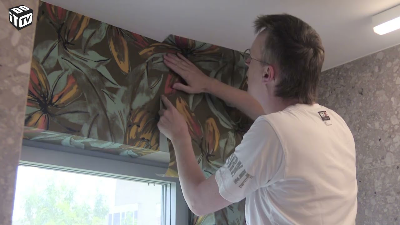 Behang rond het raam