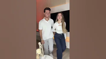 دبك لانا ومصطفى على أغنية الشامي الجديدة جيناك 