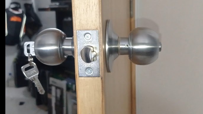 Cómo desarmar una cerradura de puerta de madera: guía paso a paso