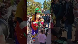 Meet Goofy At Tokyo Disneyland