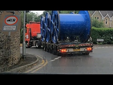 Very large HGV drives through village with 18T limit