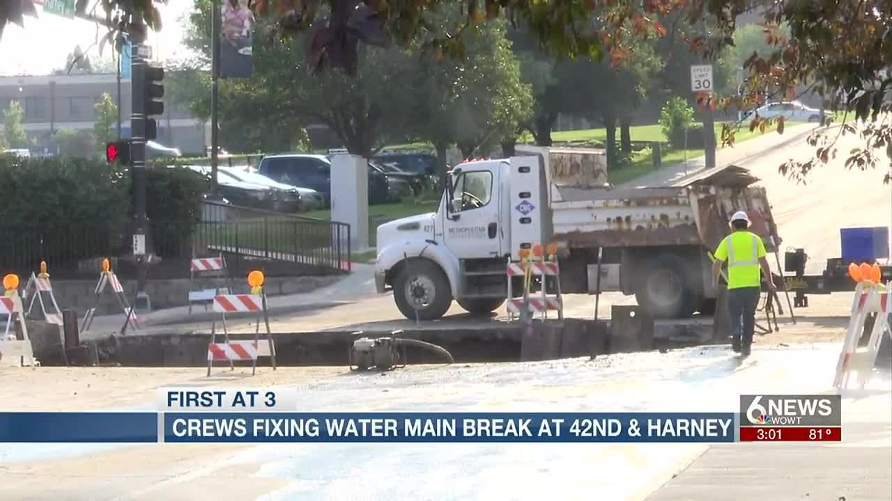Water main break shuts down Harney near 42nd again - YouTube