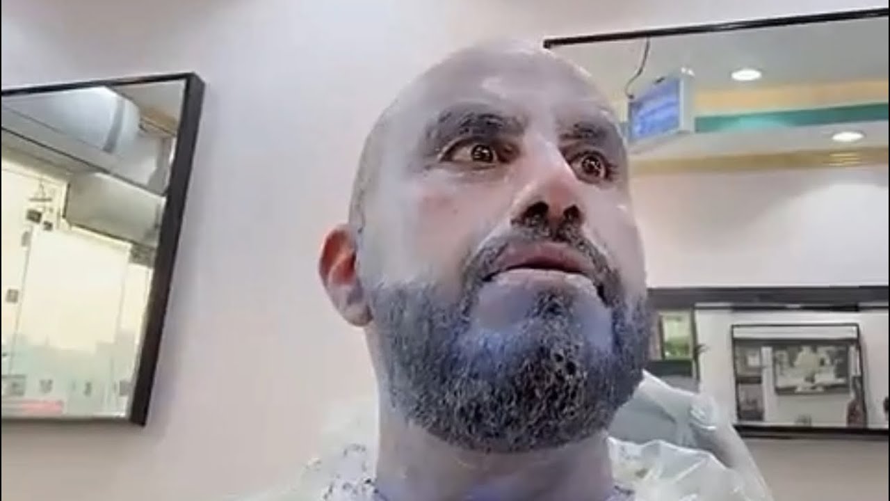 لما تعطي فلوس للحلاق عشان يصفقك - شكله حاقد 🤣💔