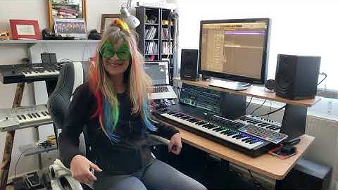 Joanna Plays: Moog Taurus 1 bass pedals