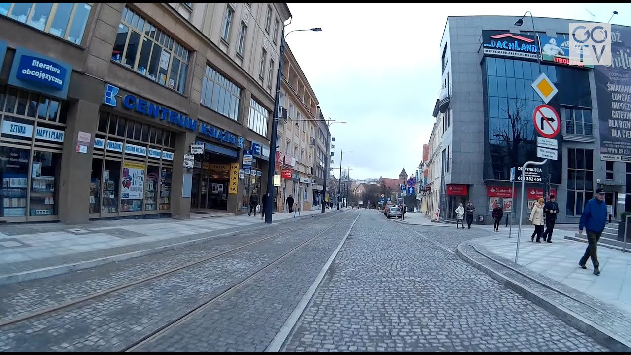 Olsztyn. Przejazd ul. 11 Listopada i w okolicach pl. Jedności Słowiańskiej.