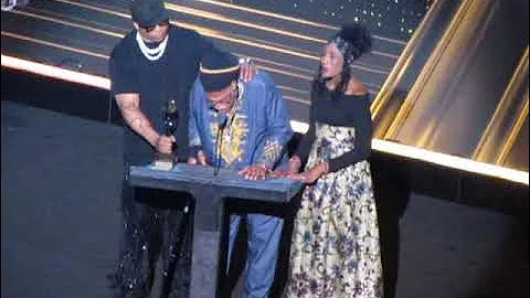 DJ KOOL HERC Cries During His Complete 2023 Rock & Roll Hall Of Fame Induction Speech (w/his sister)