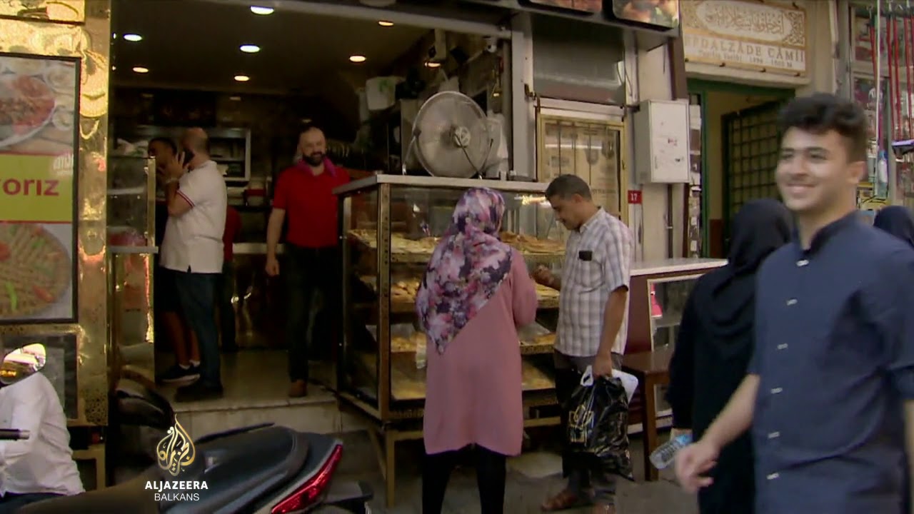 يجب على اللاجئين السوريين غير المسجلين العودة إلى مخيمات الحدود