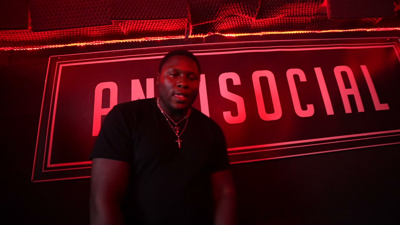 KGSILA - DEL TIRON (VIDEO OFFICIAL - EXCLUSIVO TRAP WORLD) 