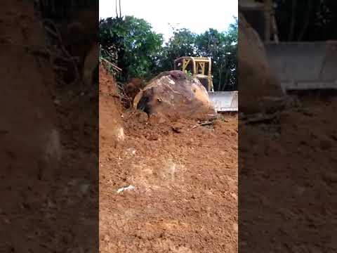 D6C caterpillar, rocas gigantes