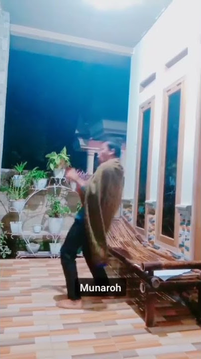 nyanyi lagu munaroh (parodi mandra dan alm.basuki difilm si doel)