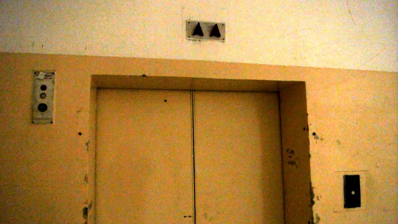 1984 ZREMB traction elevator @ CZD Hospital (Building RE), Warsaw, Poland