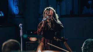 Ewa Farna & Karlovarský Symfonický Orchestr- Všechno Nebo Nic (Live)