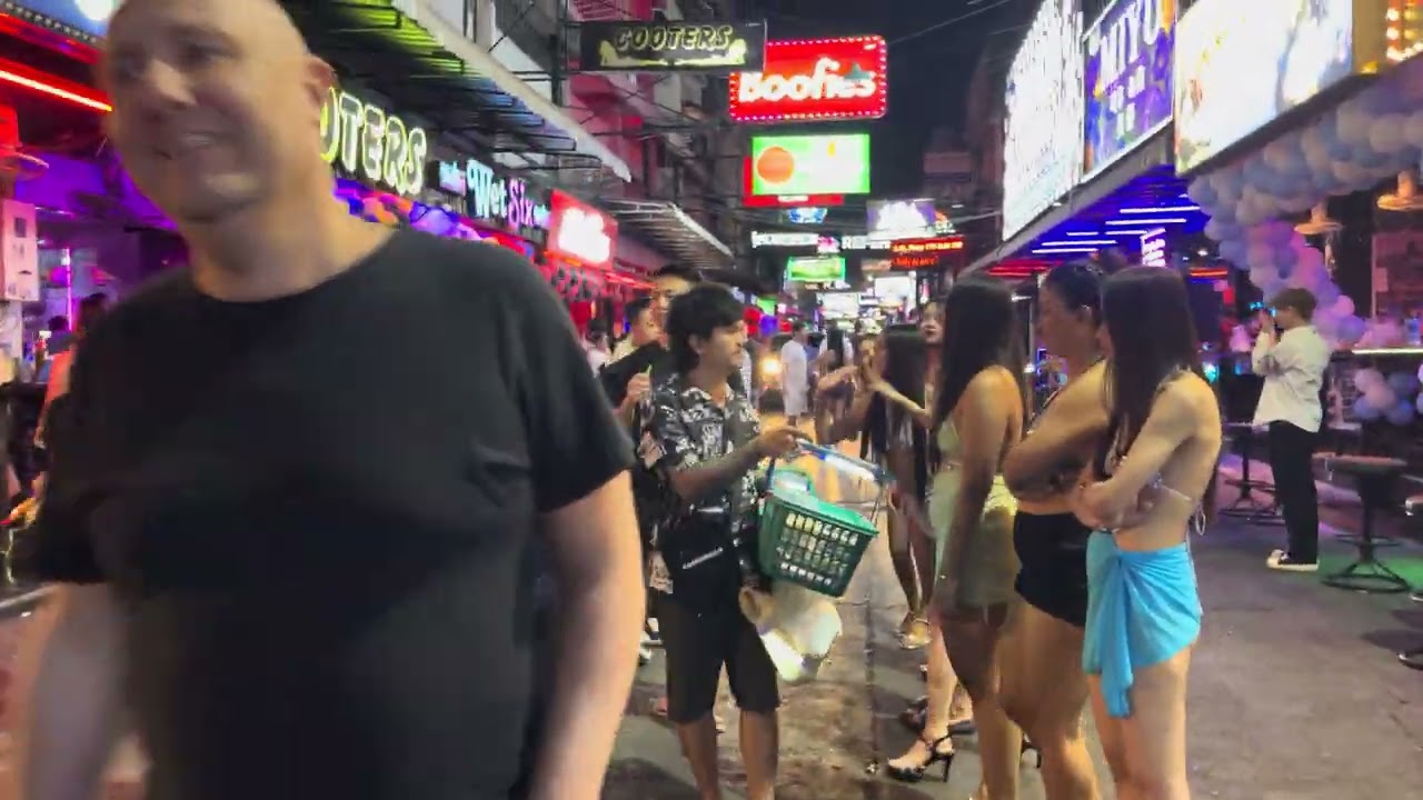 Walking on soi 6 Pattaya 09/01/2026 at 22:45 pm Thailand 