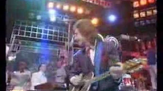 HQ - The Kinks - Come Dancing - Top of the Pops 1983 HQ - The Kinks - Come Dancing - Top of the Pops 1983