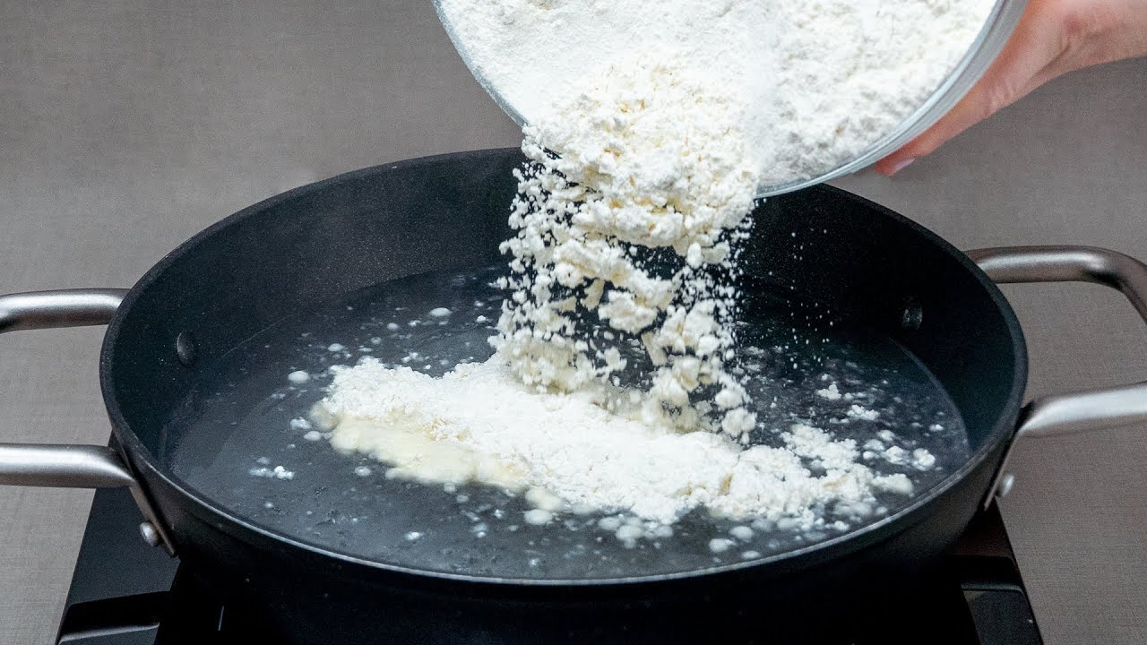 Versez la farine dans leau bouillante et vous me remercierez pour cette brillante recette !