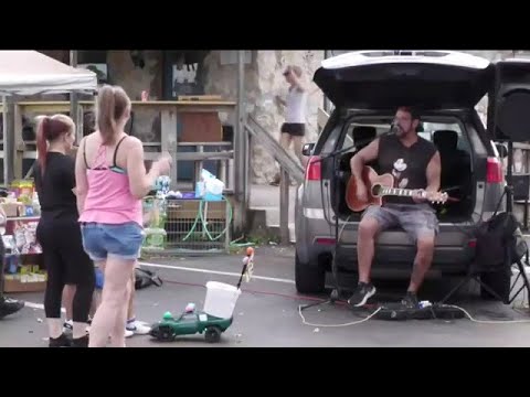 At food distribution sites after Ian, musician offers an uplifting tune