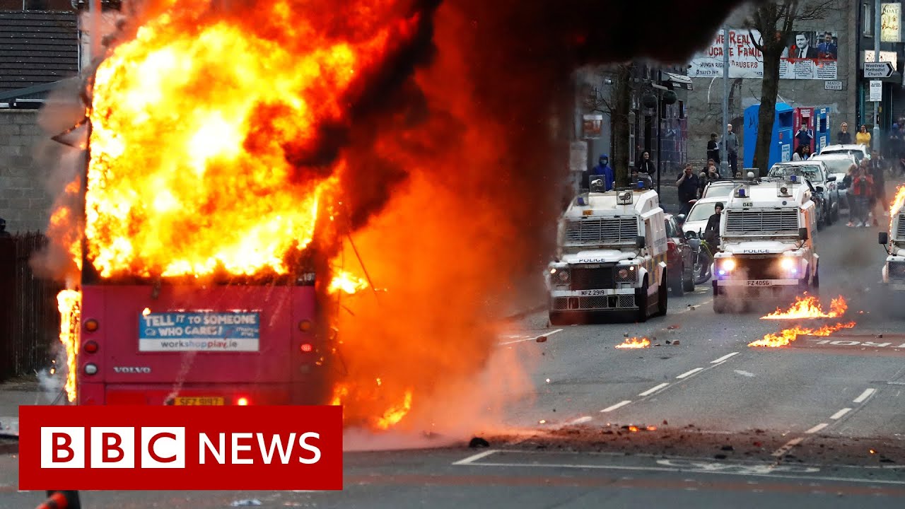 Petrol bombs thrown in Belfast as Northern Ireland violence continues - BBC News