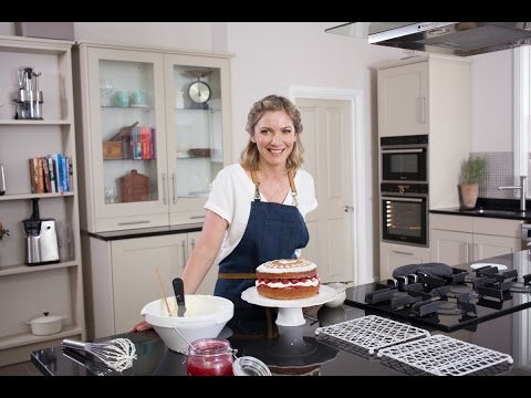 Raspberry and Lemon Victoria Sandwich Cake Recipe | Lisa Faulkner