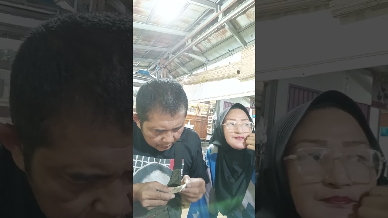 Makan bakso pinggir jalan enak gaes 🤭