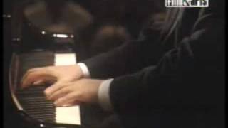 Barenboim plays Beethoven Moonlight Sonata No. 14 in C Sharp Minor, Op. 27 No. 2, 2nd Mov.