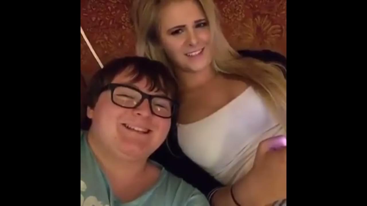 Dziewczynka17 сестры. Ты подрался с младшим братом. Настоящие брат и сестра. Сестра разрешила брату потрогать ее. Мальчик лапает.