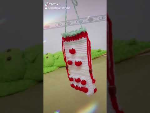Móc túi đựng điện thoại hình quả dâu